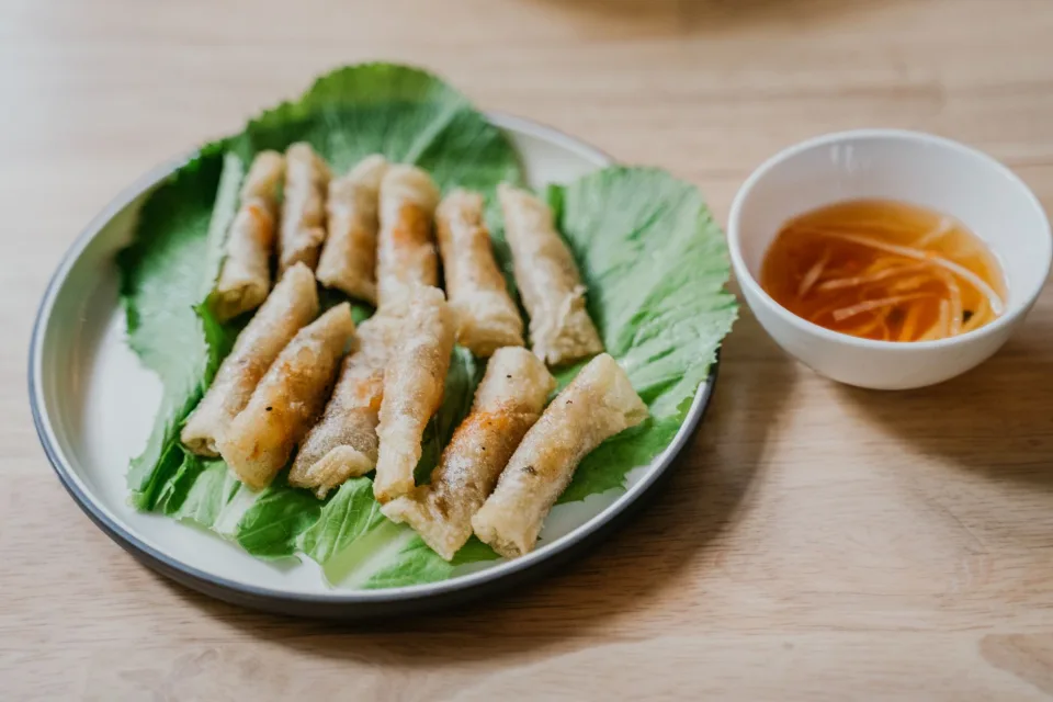 Bàn ăn tại Quán Ăn Vặt Đường Tàu